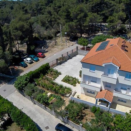 Apartmani Dorita Mali Losinj Ngoại thất bức ảnh