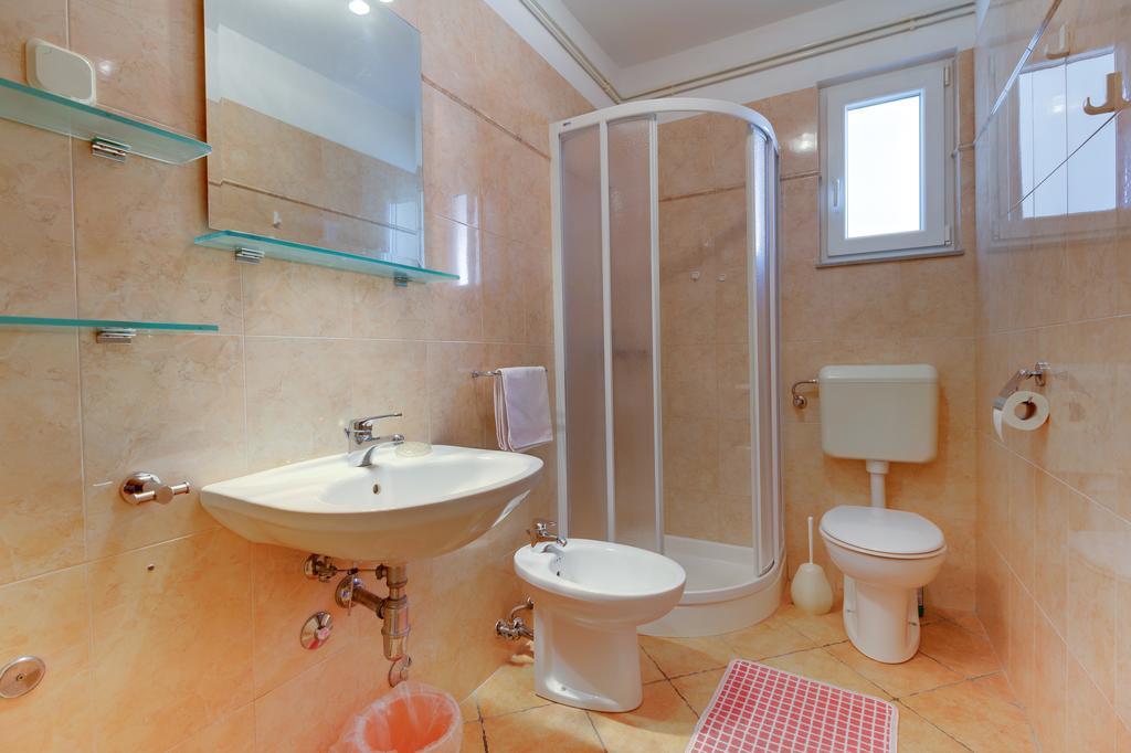 Apartmani Dorita Mali Losinj Ngoại thất bức ảnh