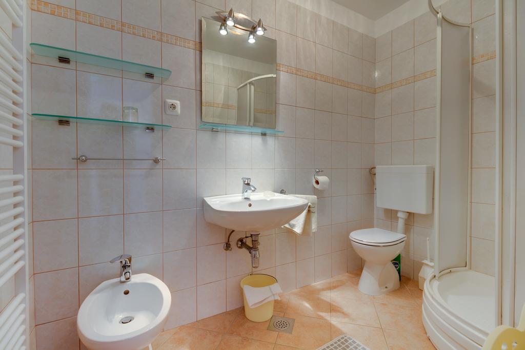 Apartmani Dorita Mali Losinj Ngoại thất bức ảnh