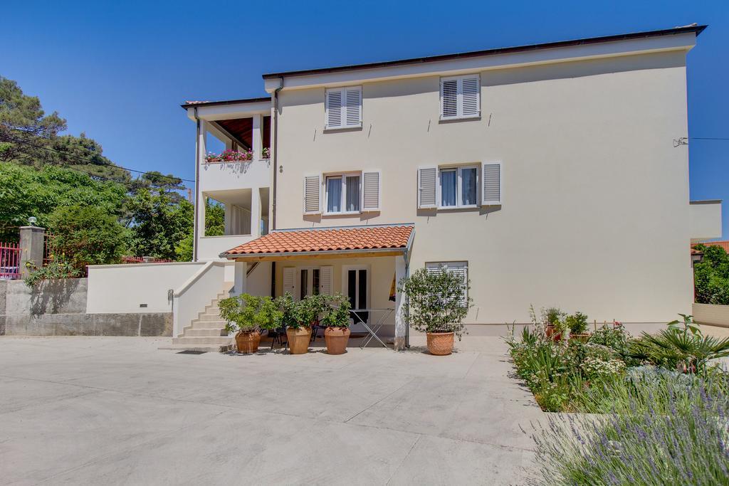 Apartmani Dorita Mali Losinj Ngoại thất bức ảnh