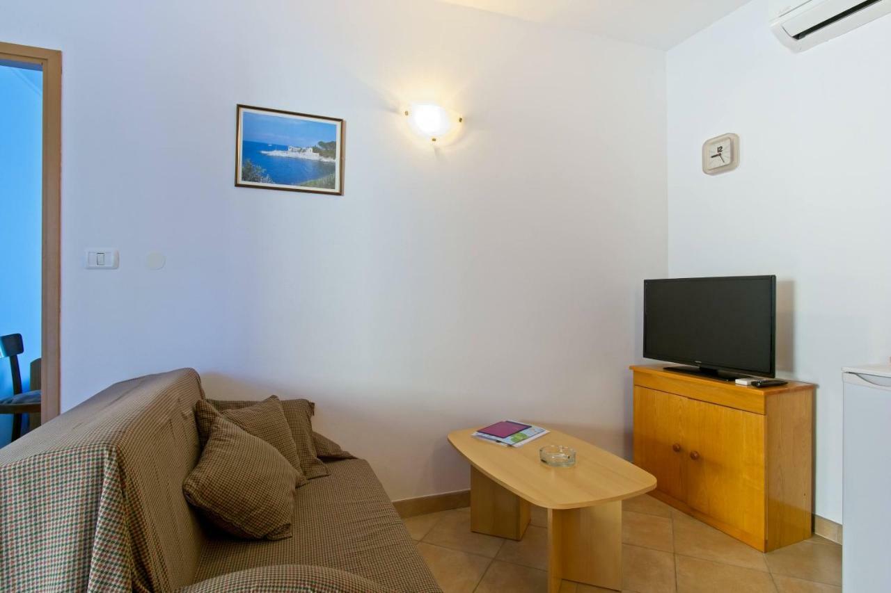 Apartmani Dorita Mali Losinj Ngoại thất bức ảnh