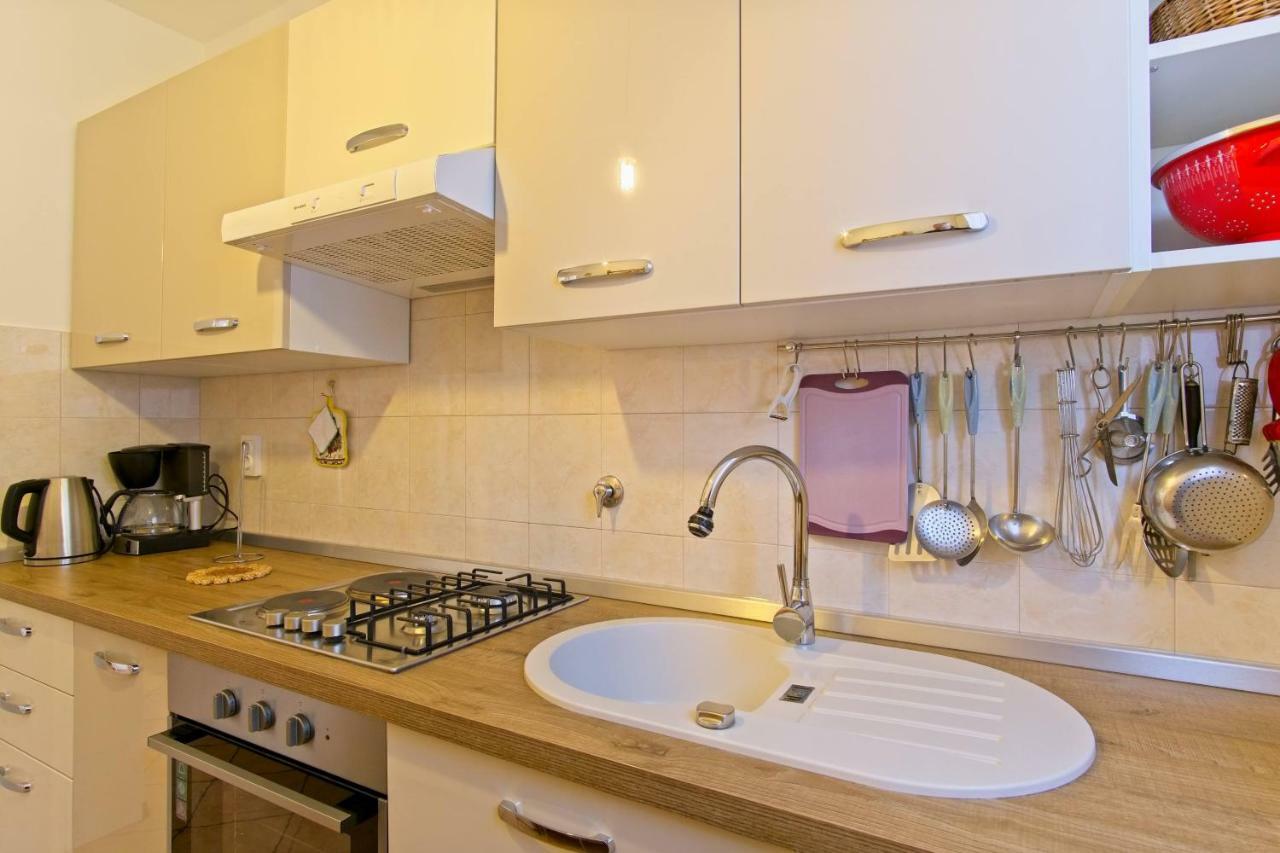 Apartmani Dorita Mali Losinj Ngoại thất bức ảnh