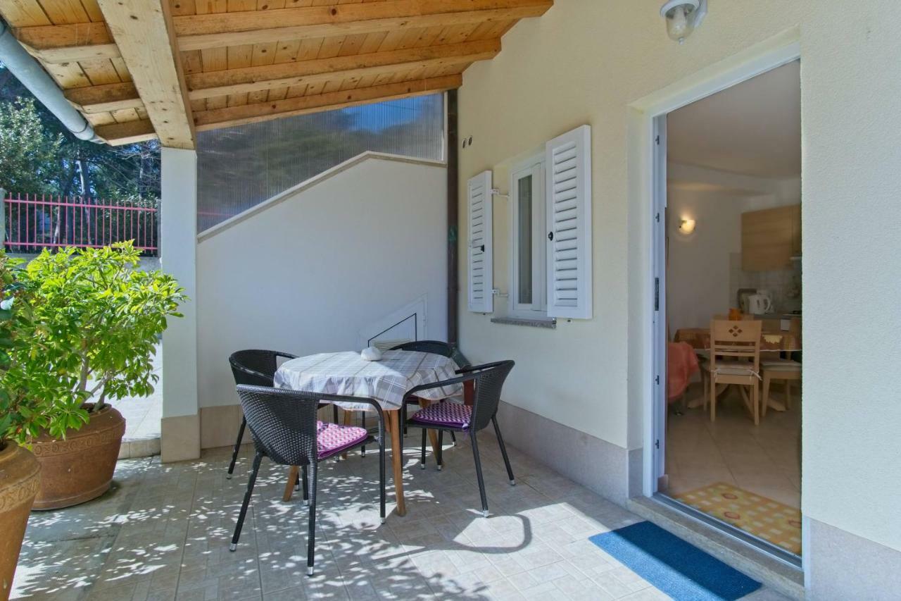 Apartmani Dorita Mali Losinj Ngoại thất bức ảnh