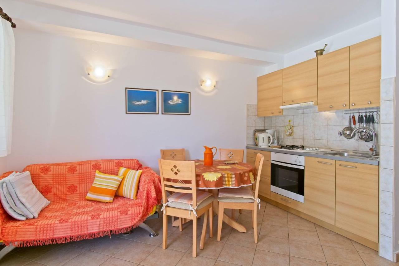 Apartmani Dorita Mali Losinj Ngoại thất bức ảnh