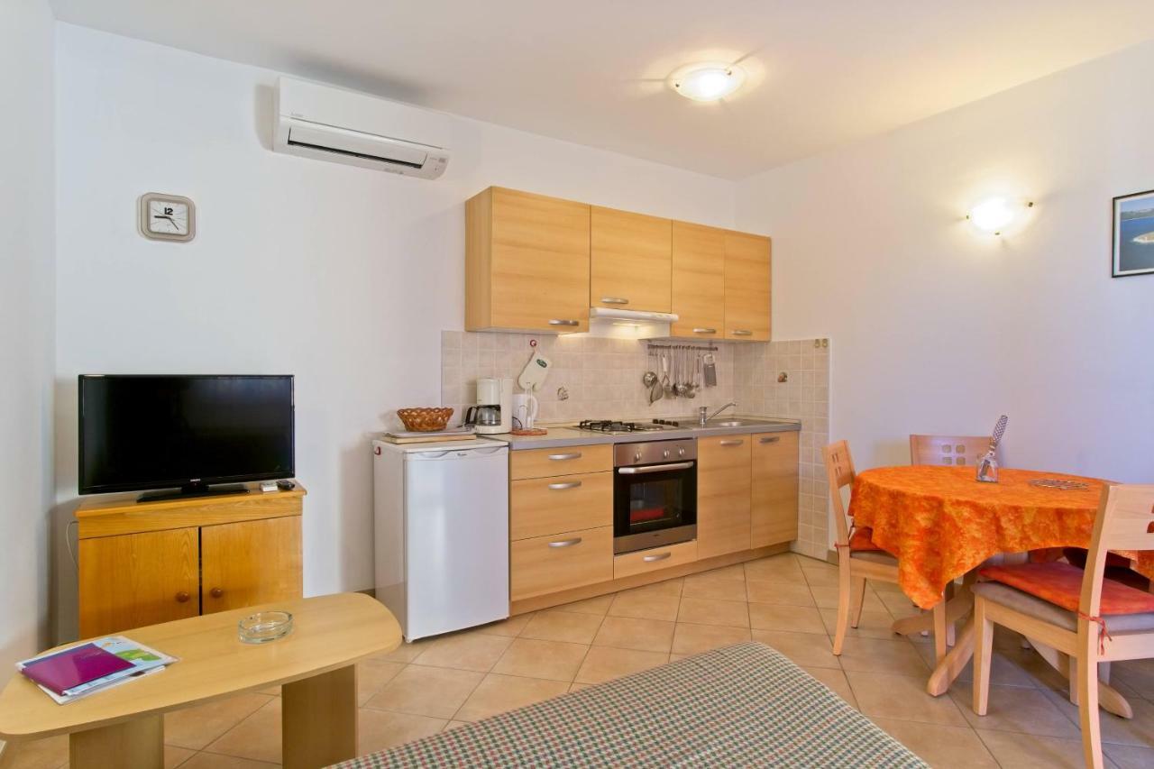 Apartmani Dorita Mali Losinj Ngoại thất bức ảnh
