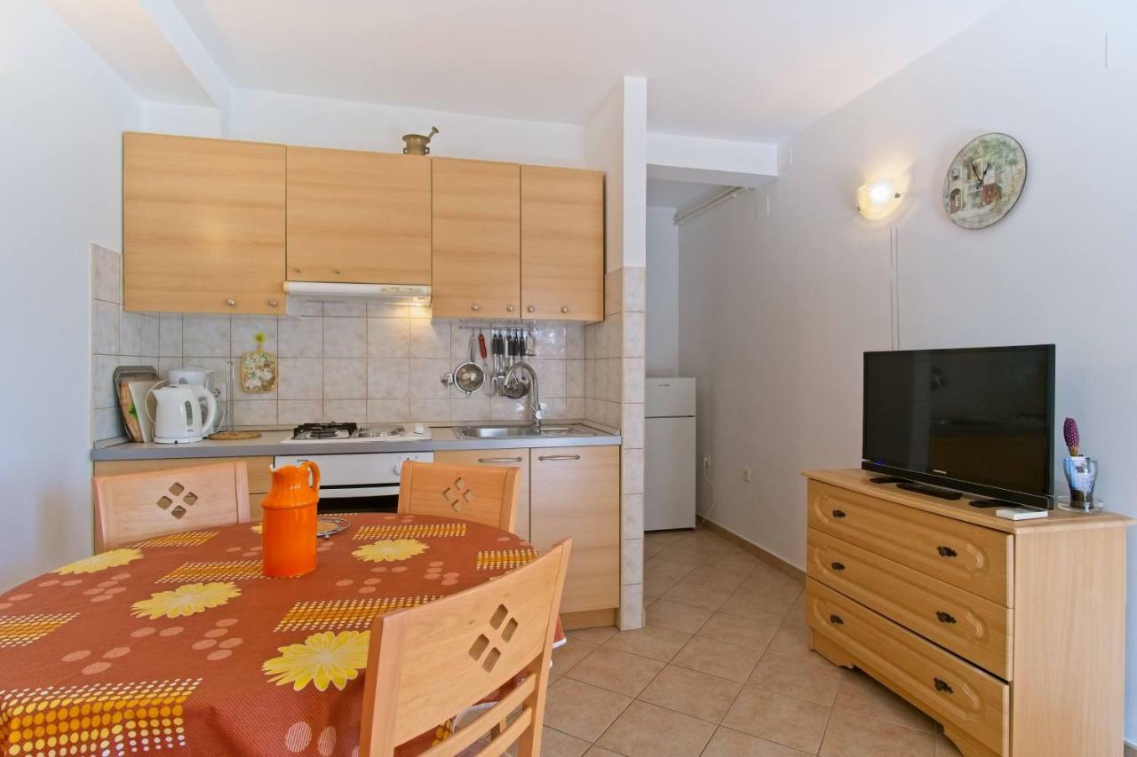 Apartmani Dorita Mali Losinj Ngoại thất bức ảnh