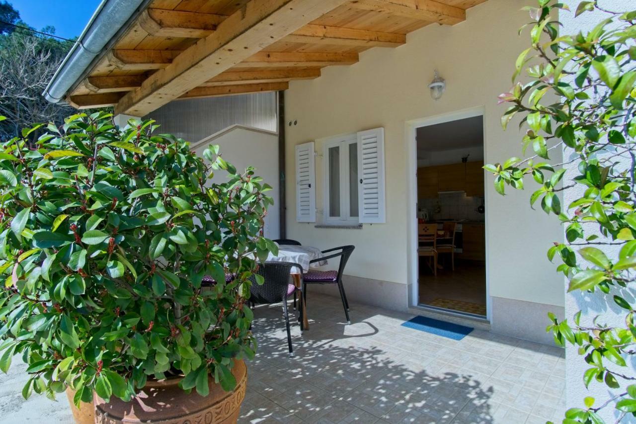 Apartmani Dorita Mali Losinj Ngoại thất bức ảnh